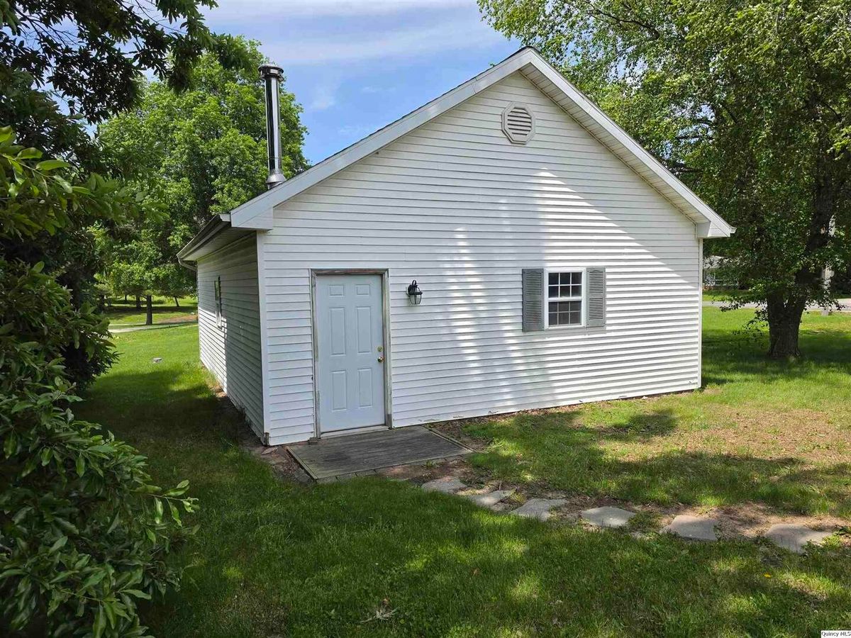 103 E Spring St., Camp Point, IL 62320