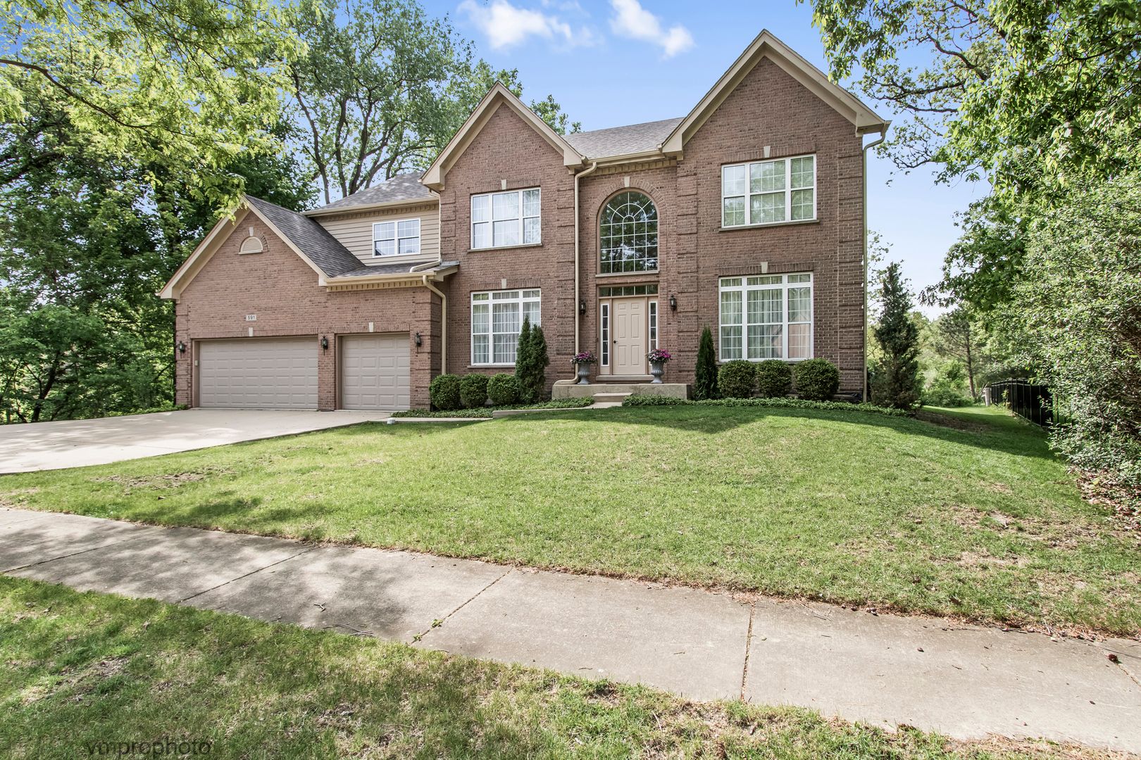 591 W Rosiland Drive — Palatine, IL 60074