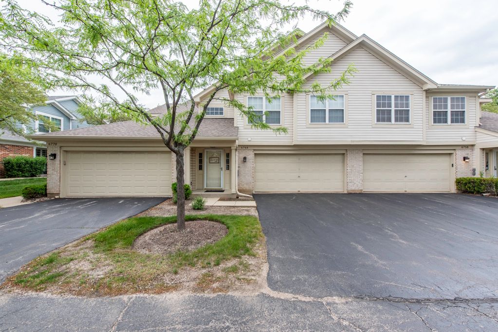 6764 E Monticello Court #13 — Gurnee, IL 60031