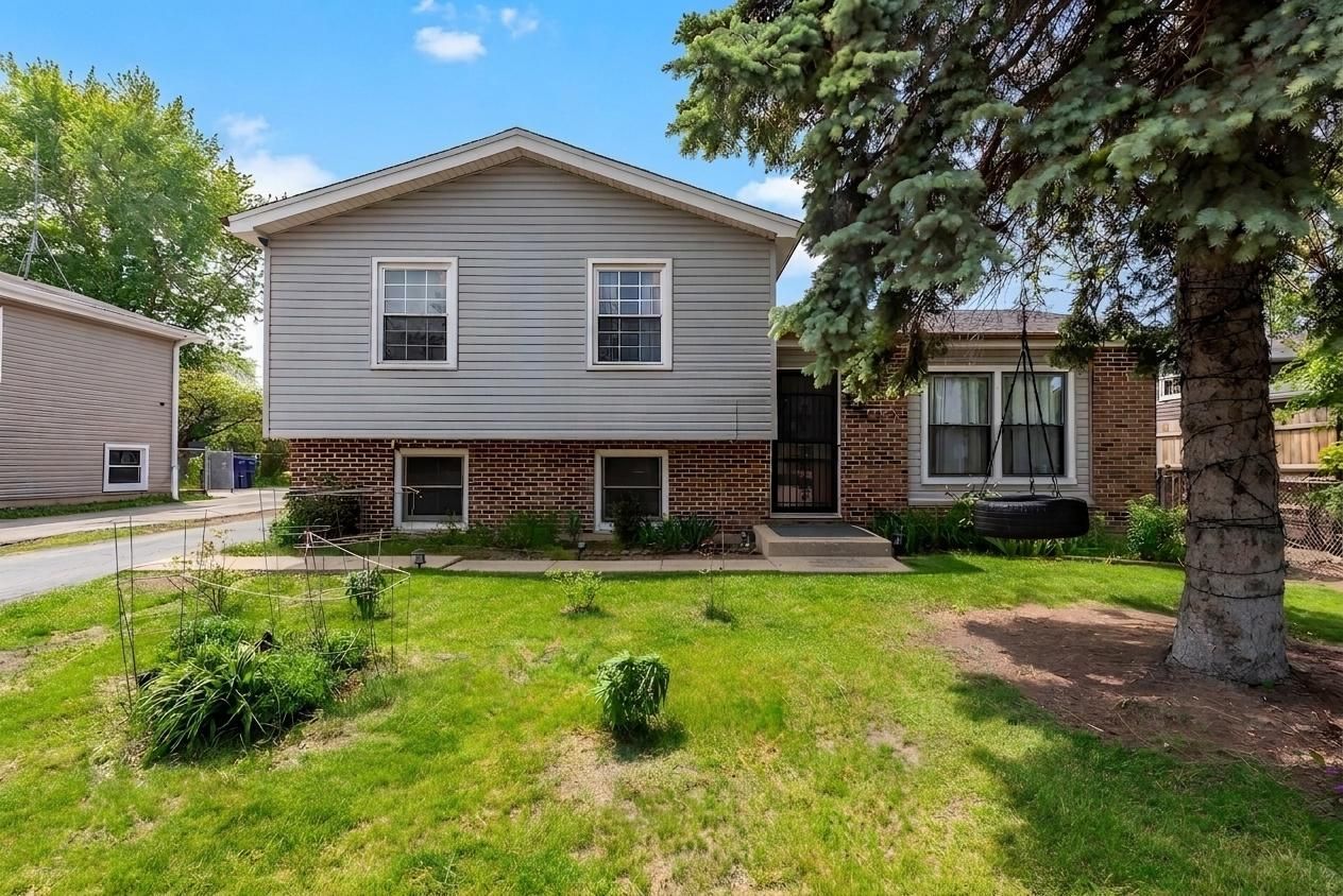 3332 N Lewis Avenue — Waukegan, IL 60087