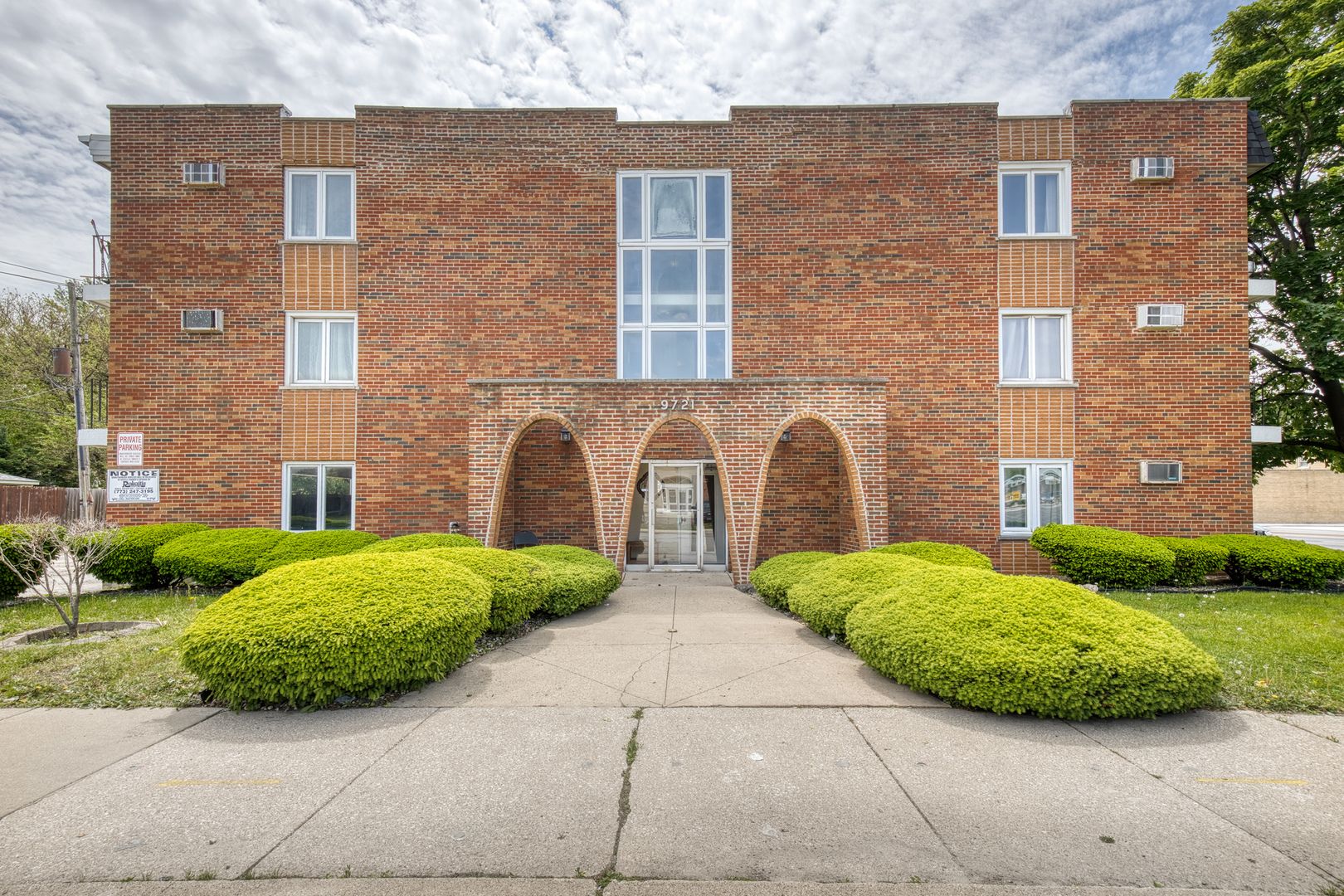 9721 S Cicero Avenue #1C — Oak Lawn, IL 60453