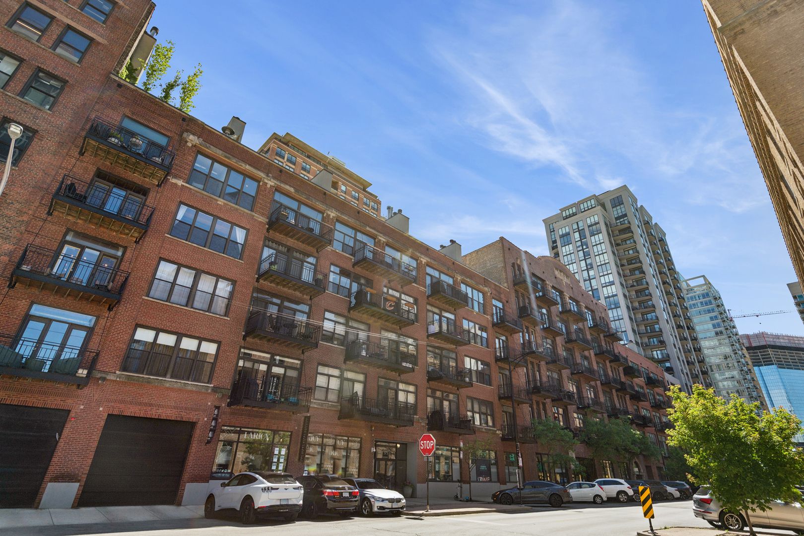 375 W Erie Street #604 — Chicago, IL 60654