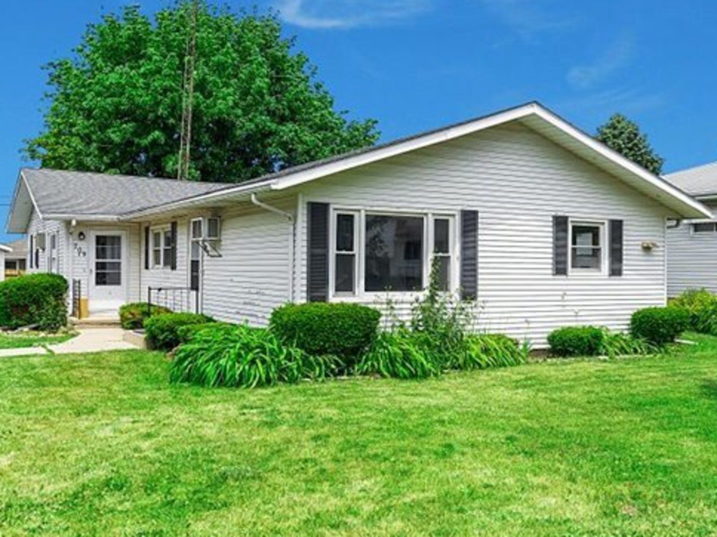 709 W Mckinley Street — Harvard, IL 60033