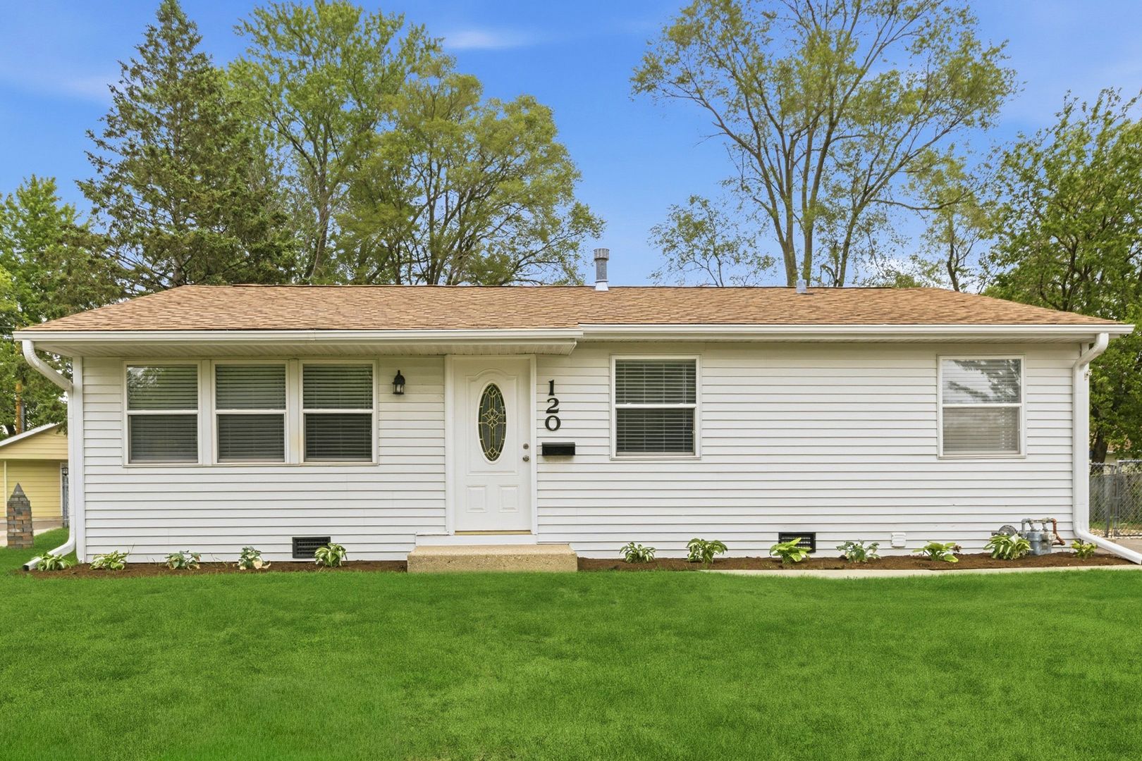 120 Adobe Circle — Carpentersville, IL 60110