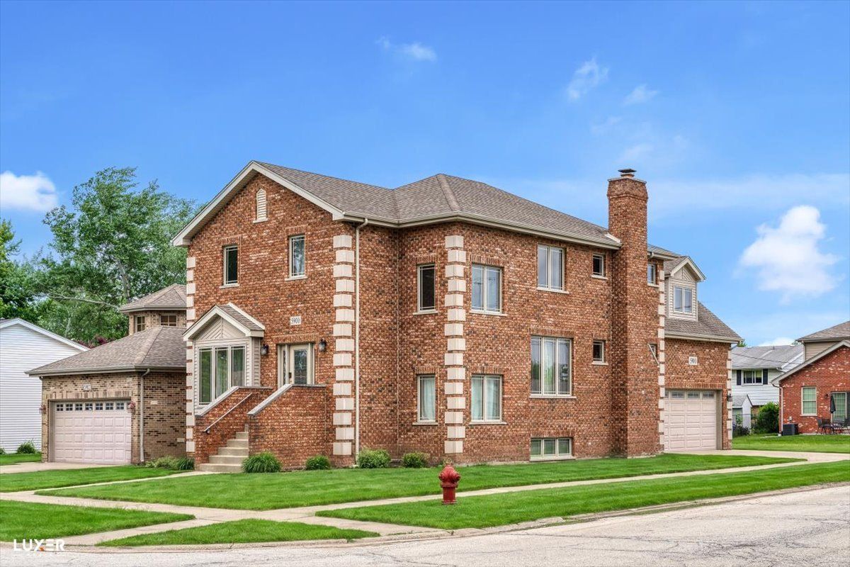 5900 W 90TH Street — Oak Lawn, IL 60453