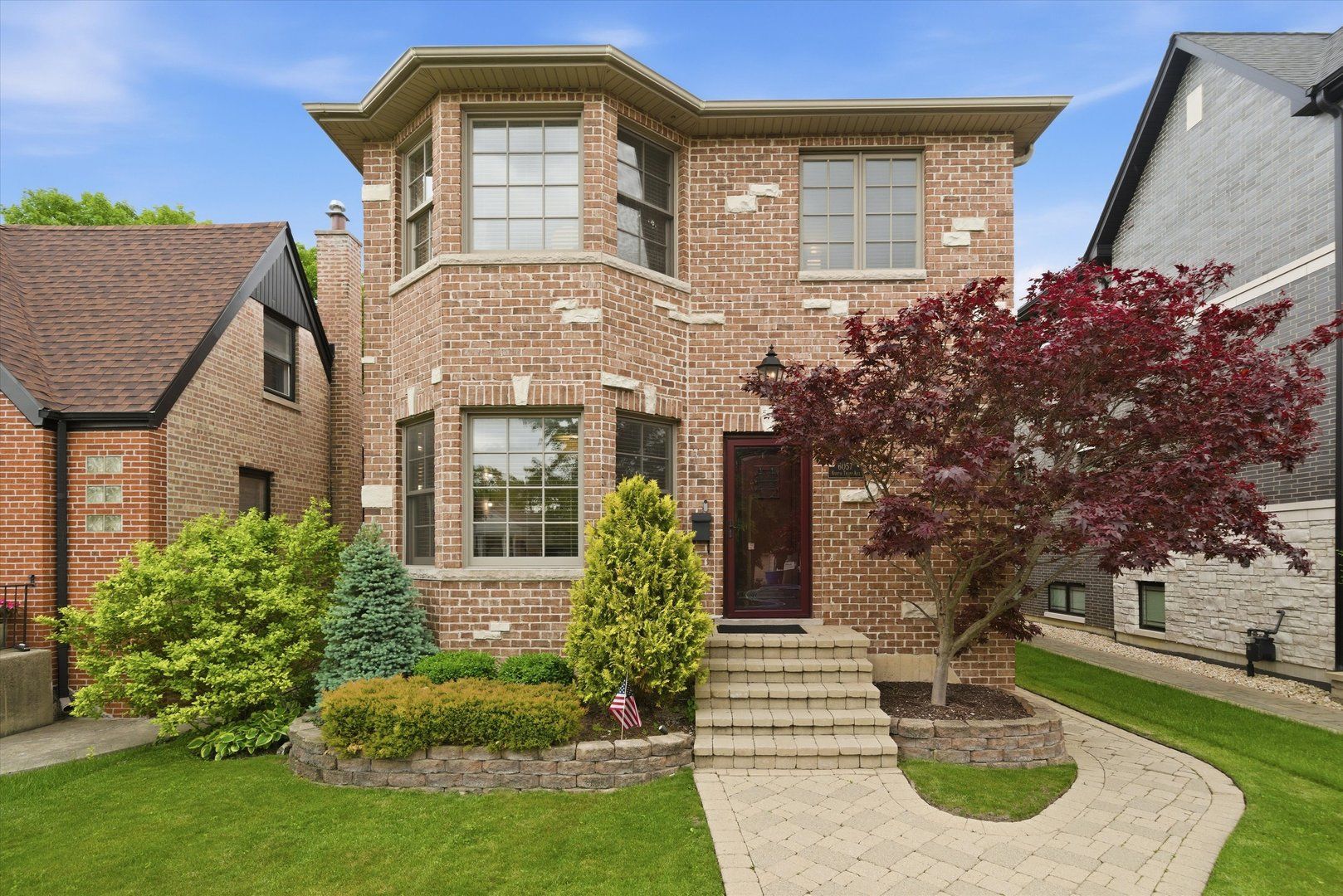 6057 N Tripp Avenue — Chicago, IL 60646