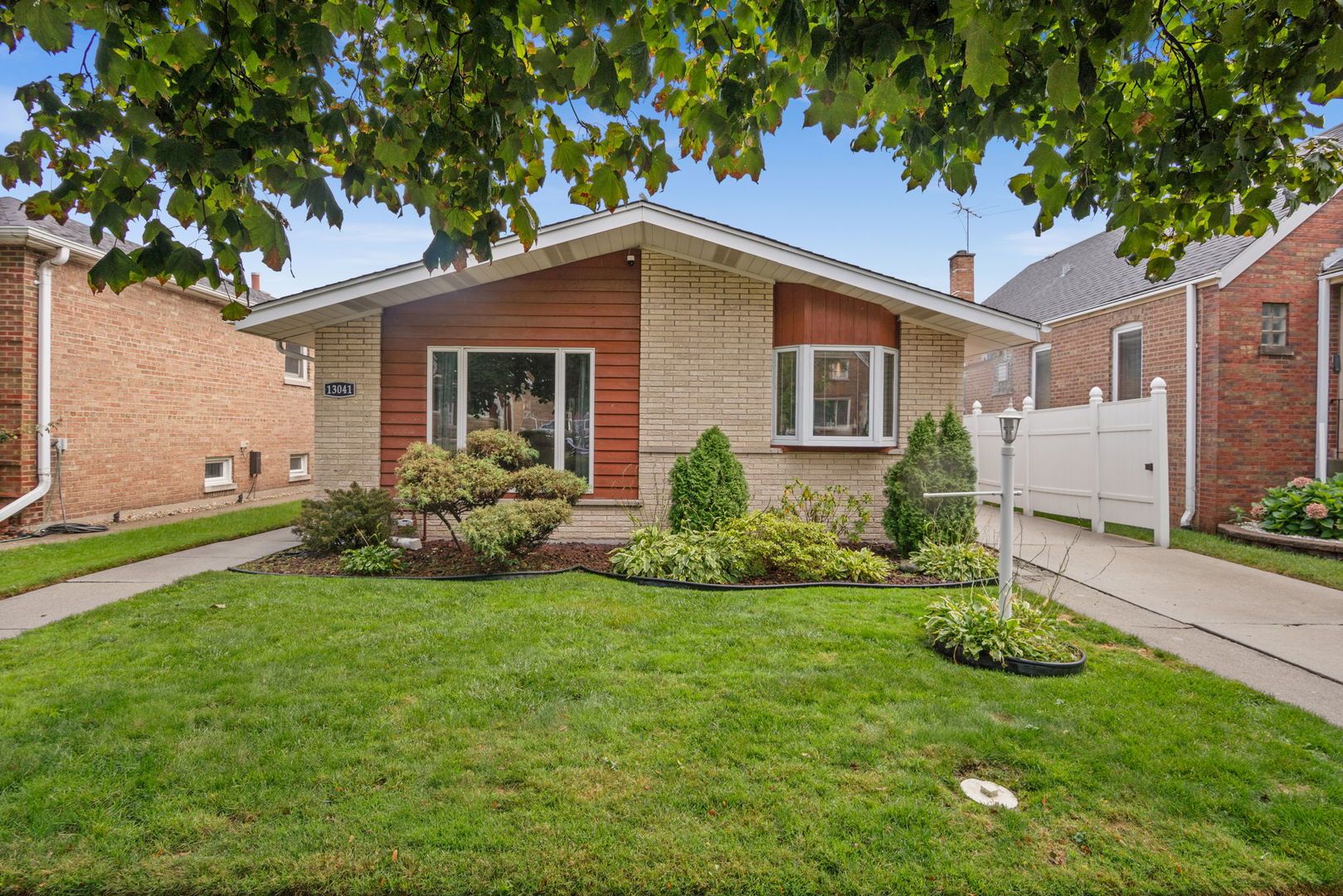 13041 S Muskegon Avenue — Chicago, IL 60633