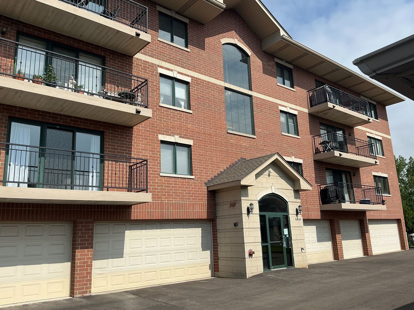 6840 W Winding Trail #301 — Oak Forest, IL 60452