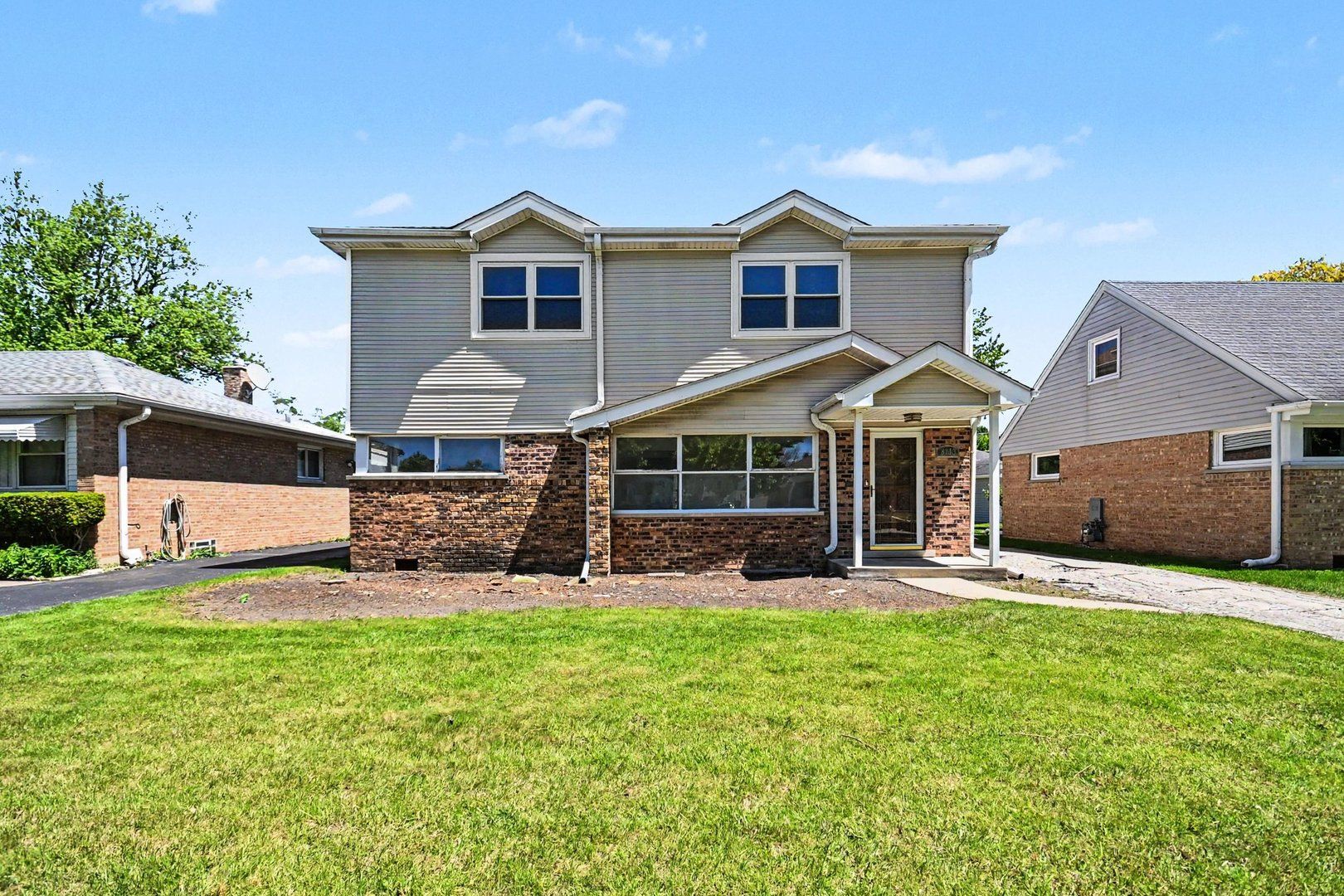 8243 N Ozanam Avenue — Niles, IL 60714