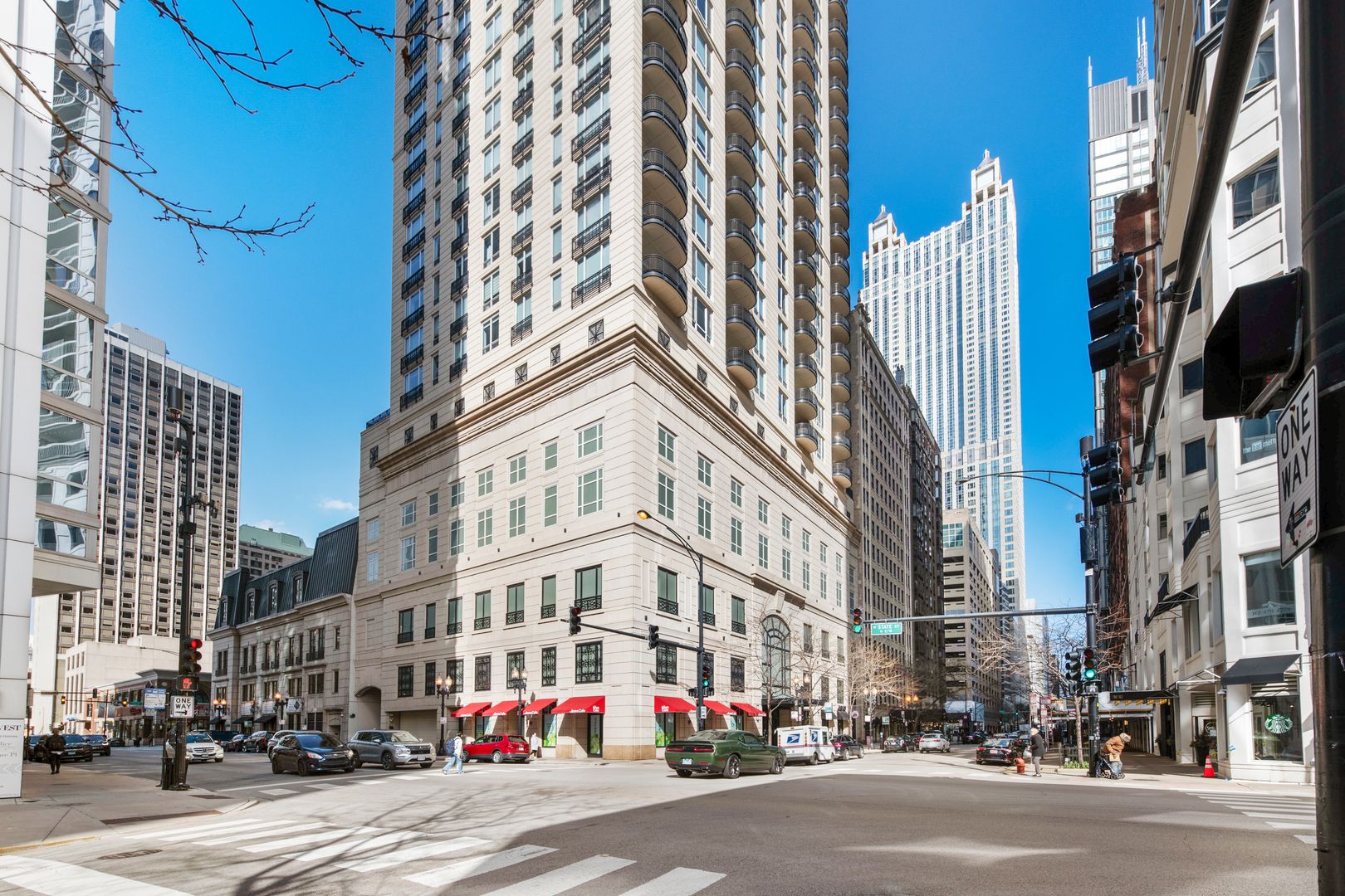 10 E Delaware Place #25B — Chicago, IL 60611