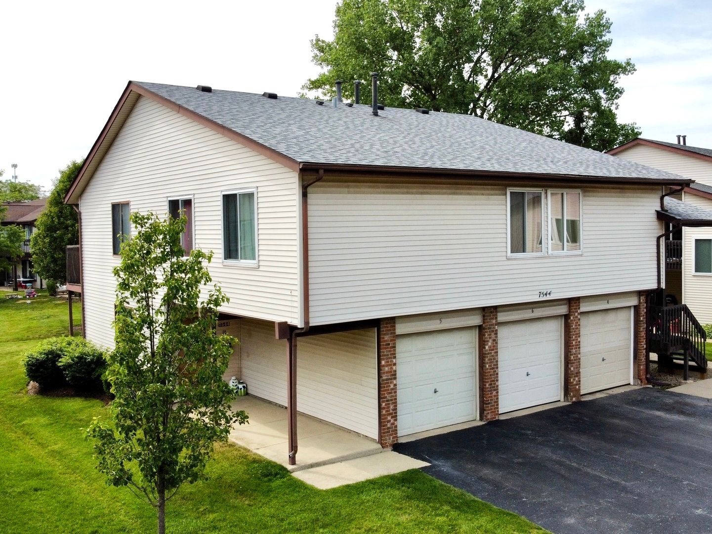 7544 Bristol Lane #5 — Hanover Park, IL 60133