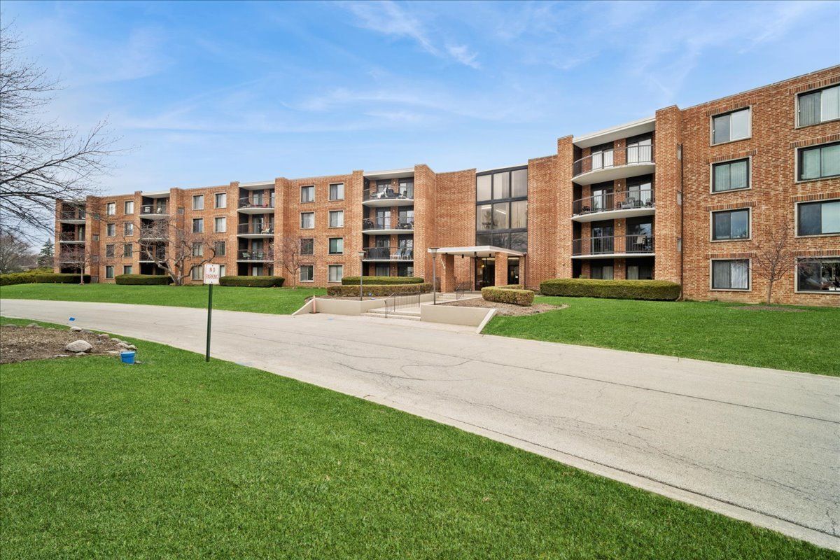 1515 E Central Road #462B — Arlington Heights, IL 60005
