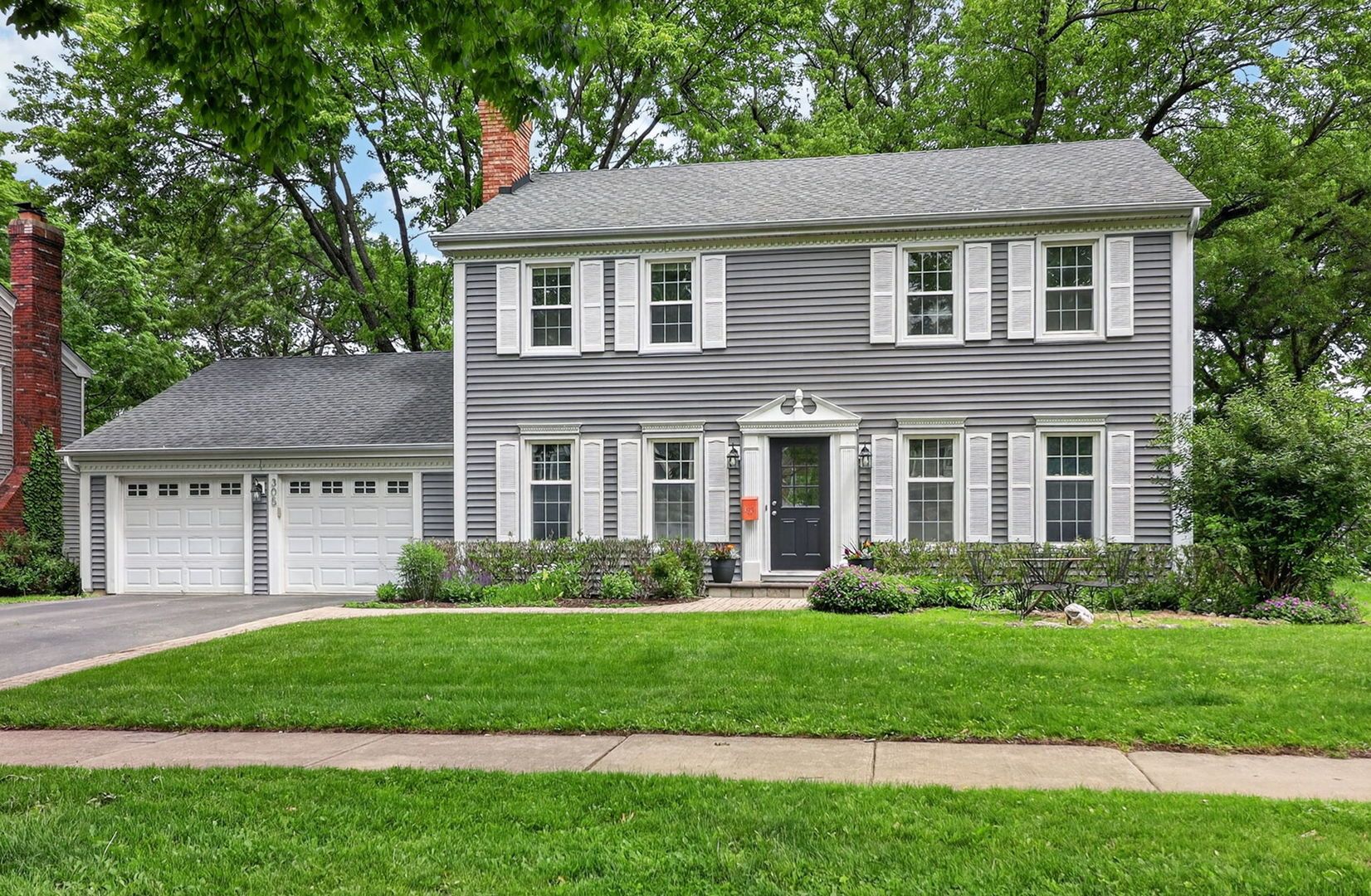 305 Tanglewood Lane — Naperville, IL 60563