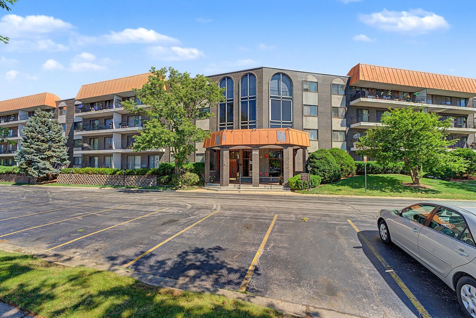4900 Foster Street #407 — Skokie, IL 60077