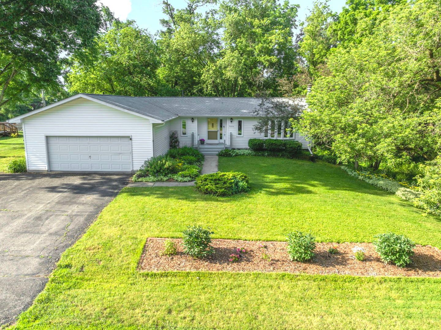 7605 Ash Drive — Wonder Lake, IL 60097