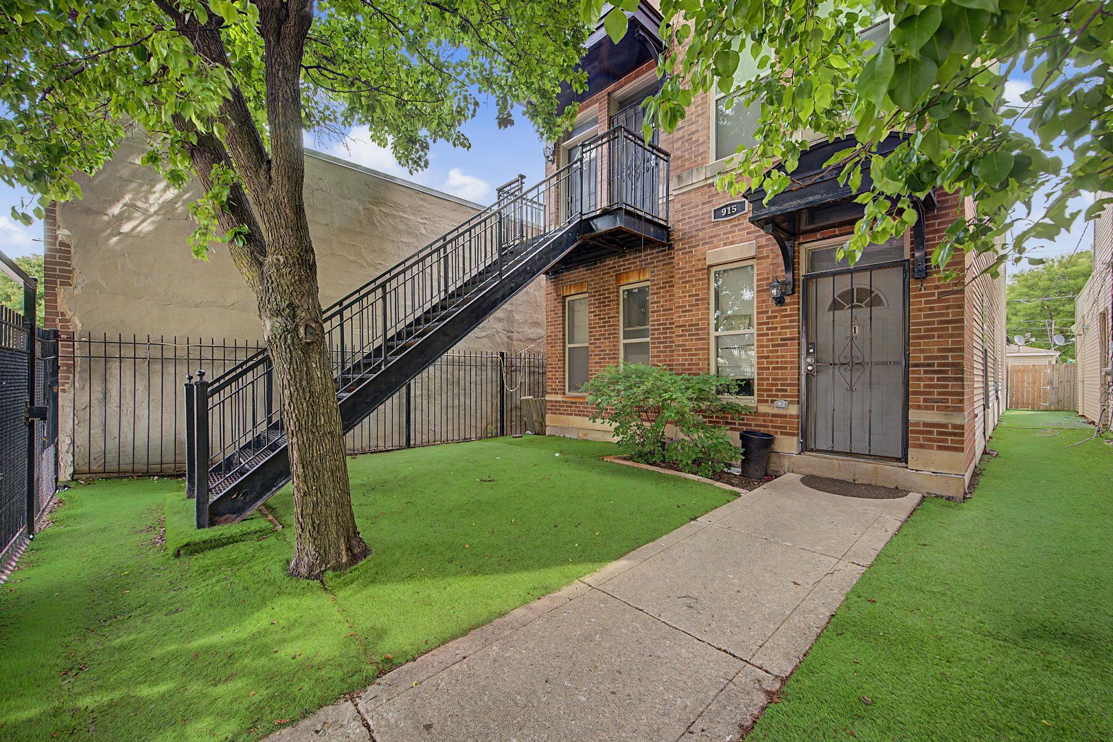 915 S Kedzie Avenue — Chicago, IL 60612