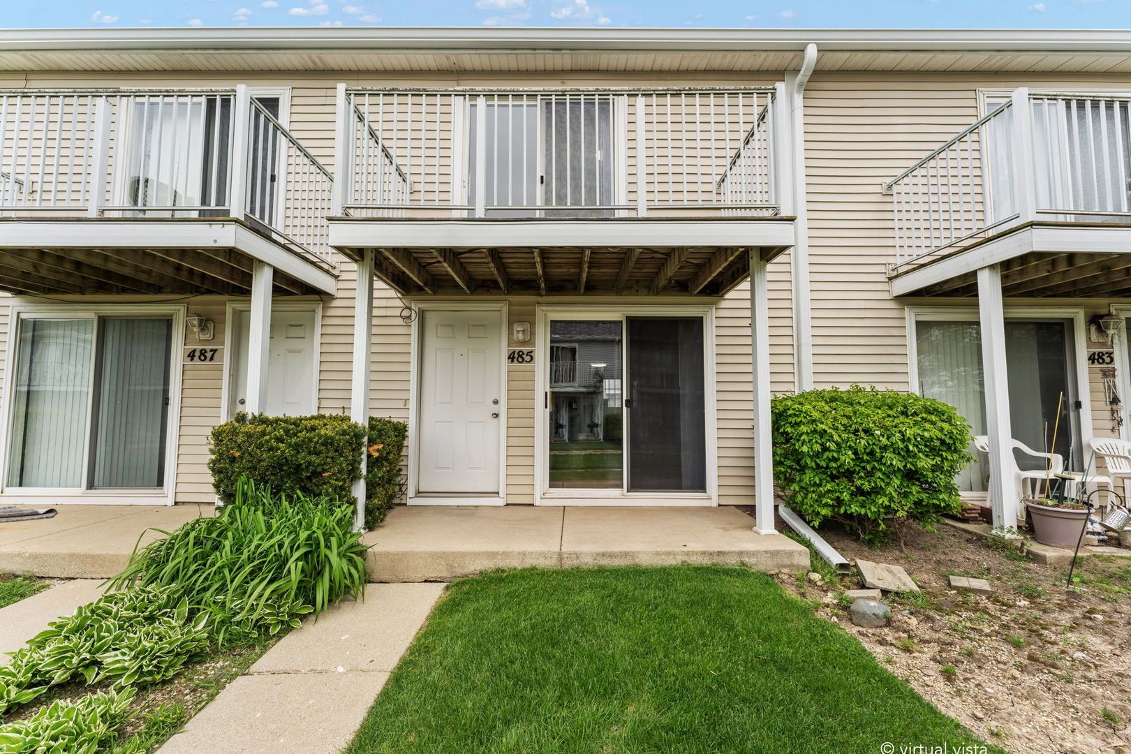 485 Meadow Green Lane — Round Lake Beach, IL 60073