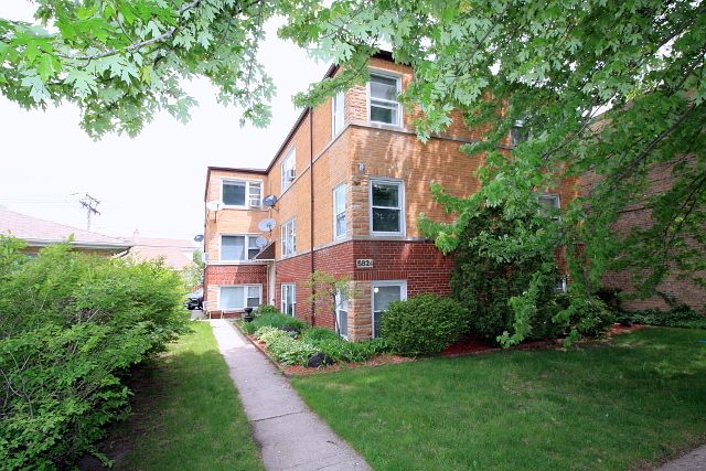5824 W Higgins Avenue #2N — Chicago, IL 60630