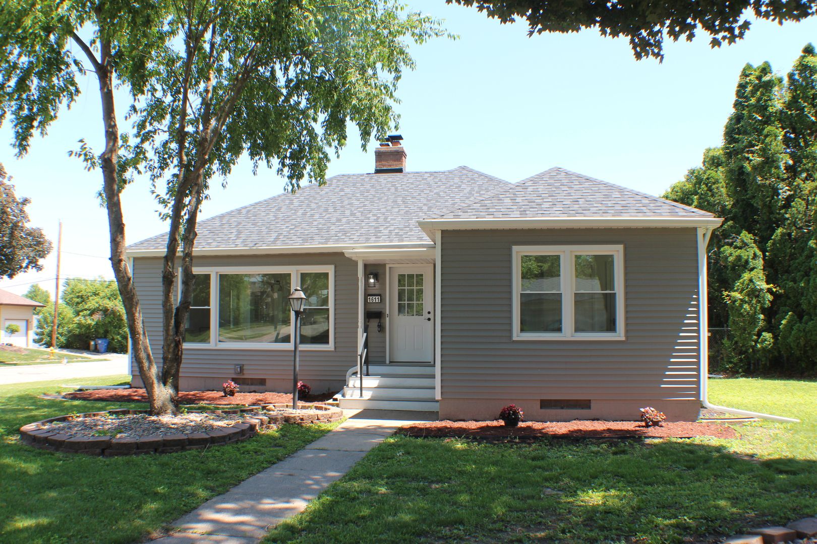 1611 Coffelt Avenue — Davenport, IA 52803