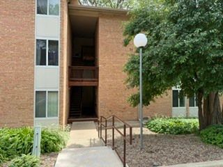 5813 Oakwood Drive #D — Lisle, IL 60532
