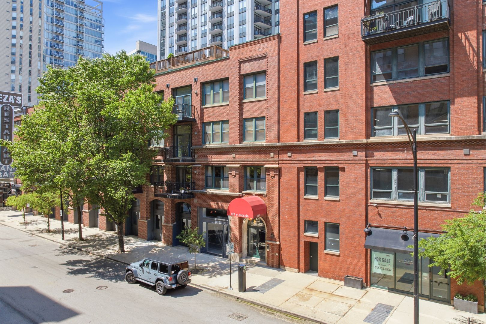 420 W Ontario Street #304 — Chicago, IL 60654