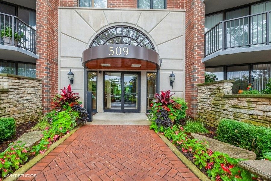 509 Aurora Avenue #220 — Naperville, IL 60540