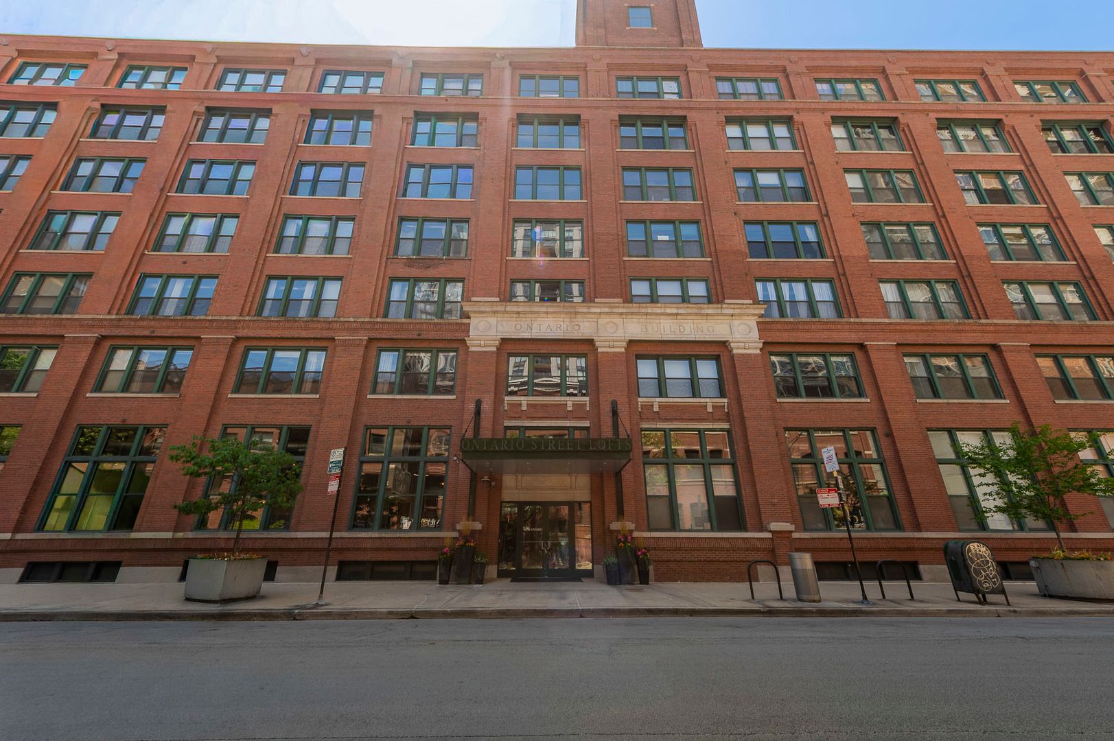 411 W Ontario Street #220 — Chicago, IL 60654