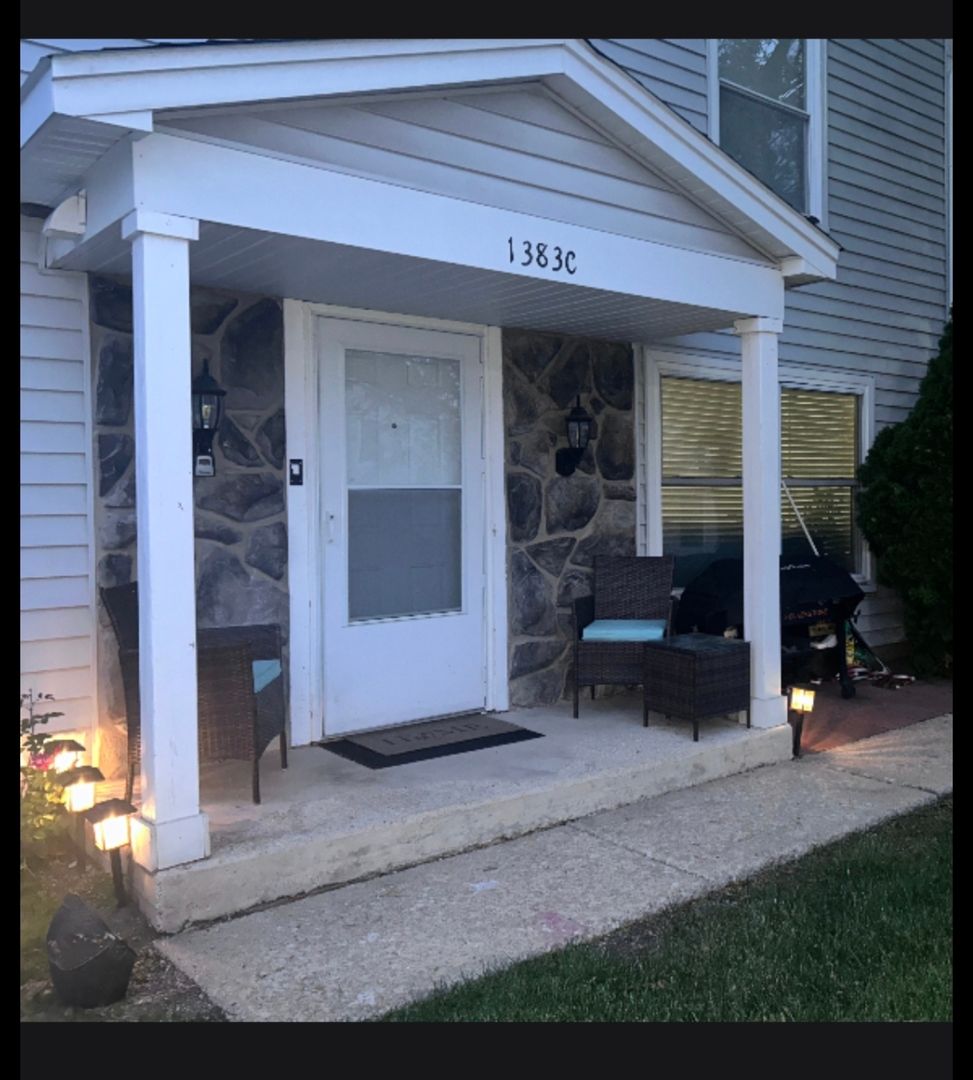 1383 S GLEN Circle #C — Aurora, IL 60506