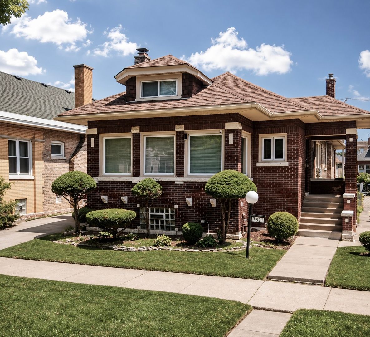 7611 S Ridgeland Avenue — Chicago, IL 60649