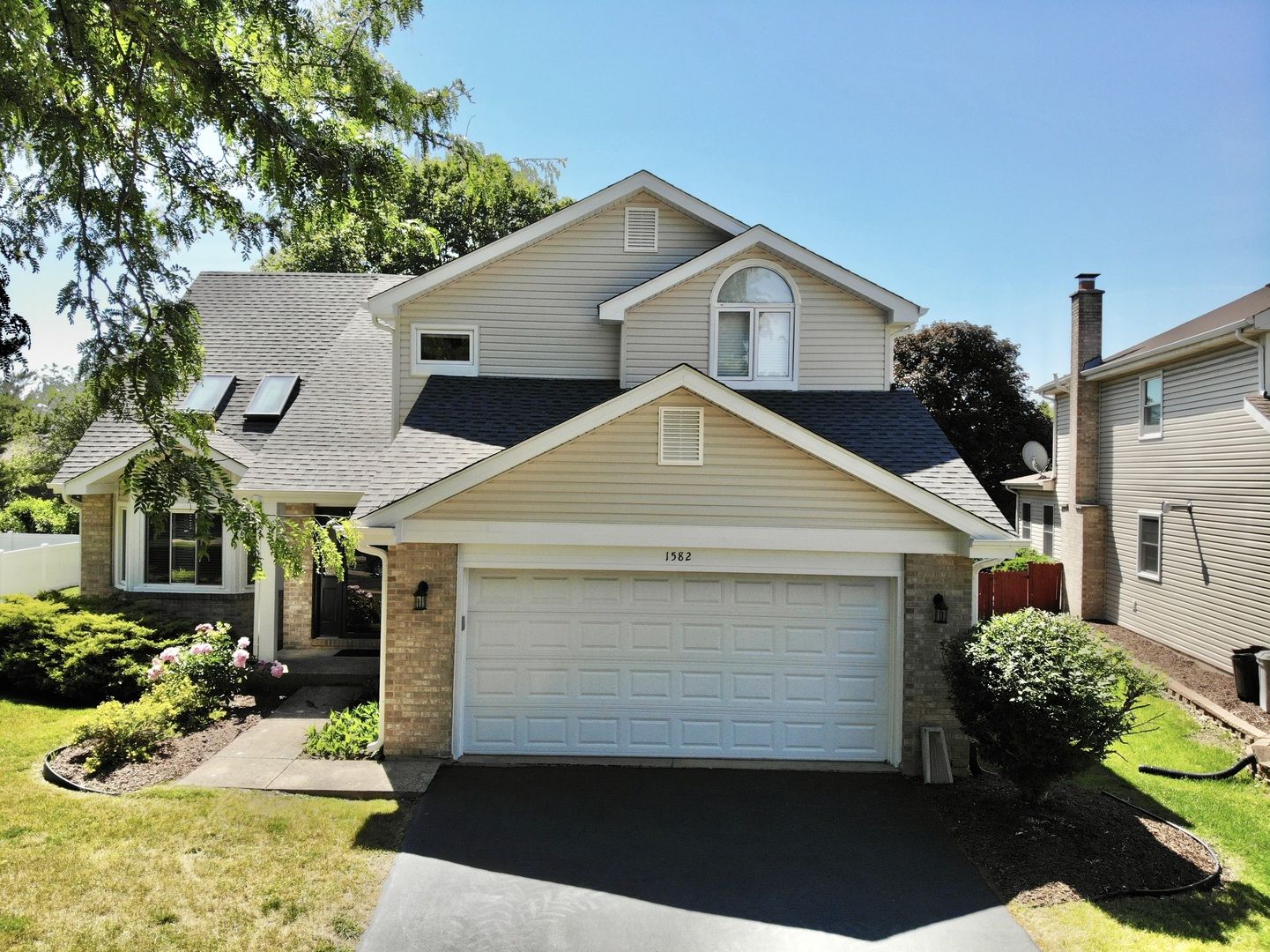 1582 Hinterlong Lane — Naperville, IL 60563
