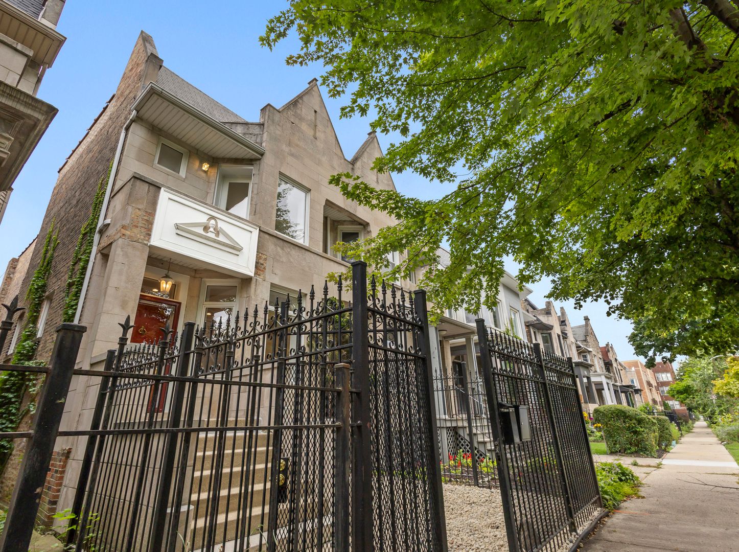 6505 S WOODLAWN Avenue — Chicago, IL 60637