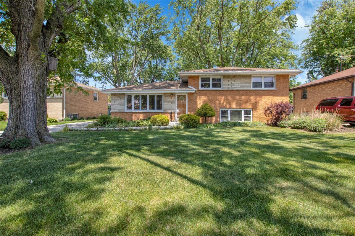 7924 74th Place — Bridgeview, IL 60455