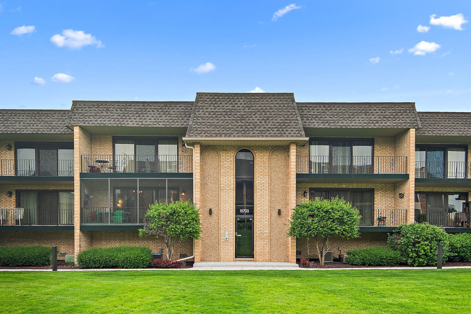 15703 Old Orchard Court #1S — Orland Park, IL 60462