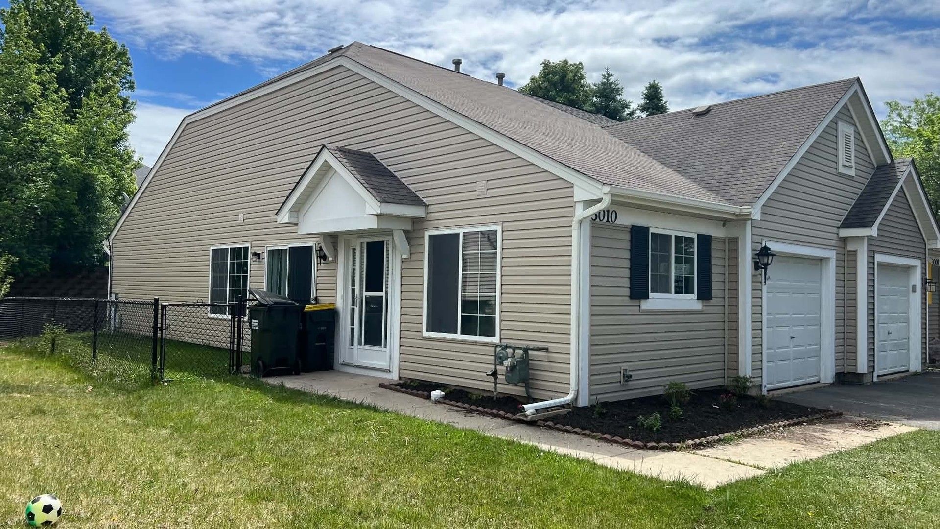 3010 Ronan Drive — Lake In The Hills, IL 60156