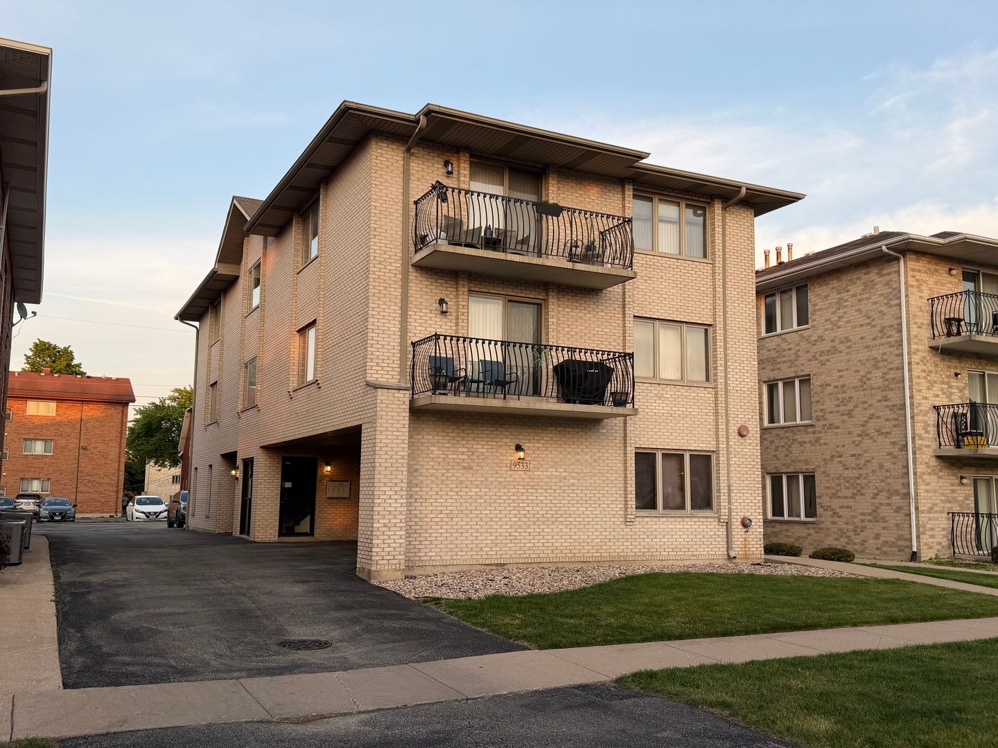 9533 Minnick Avenue #3E — Oak Lawn, IL 60453