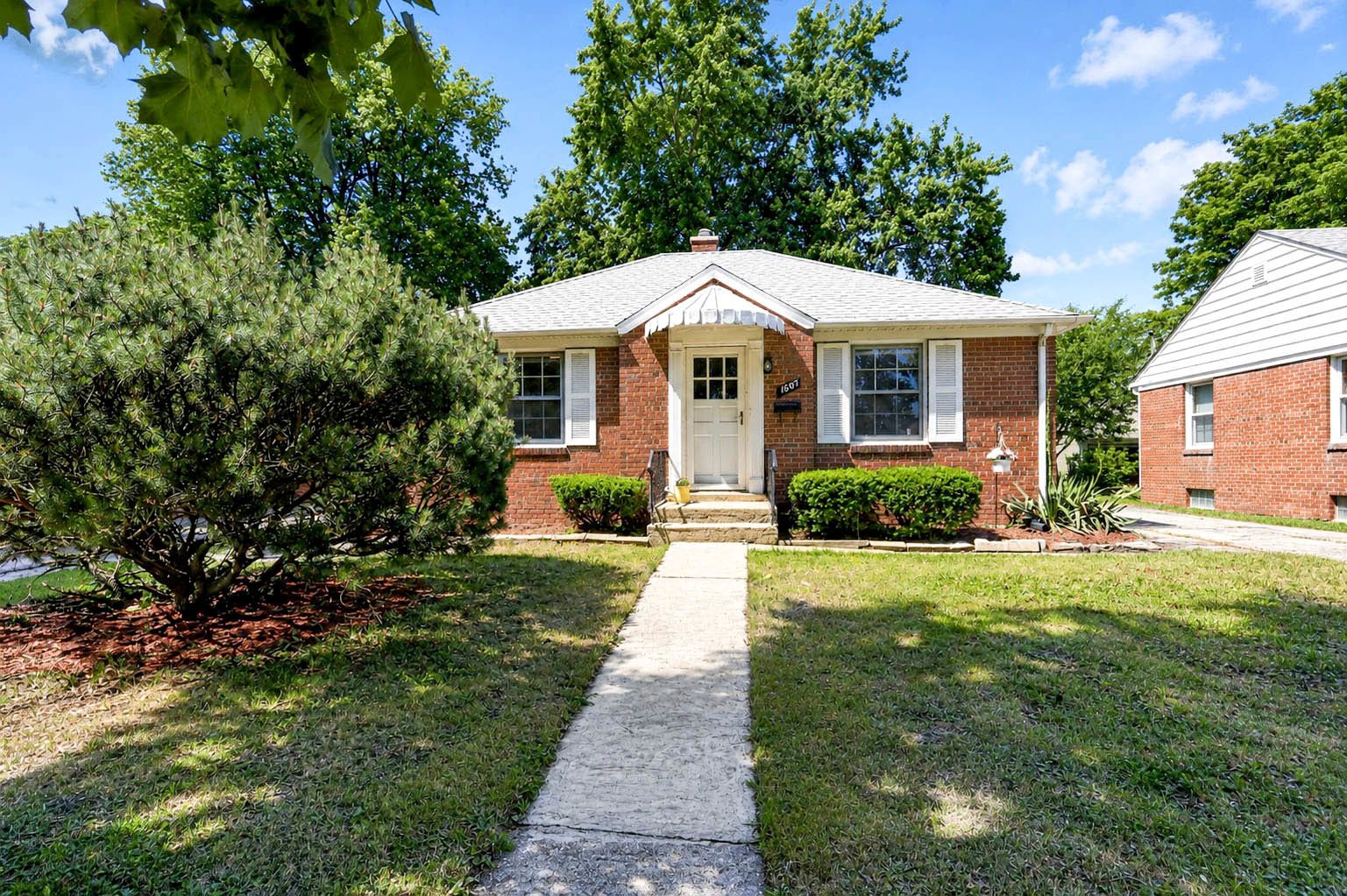1607 Glenwood Avenue — Joliet, IL 60435
