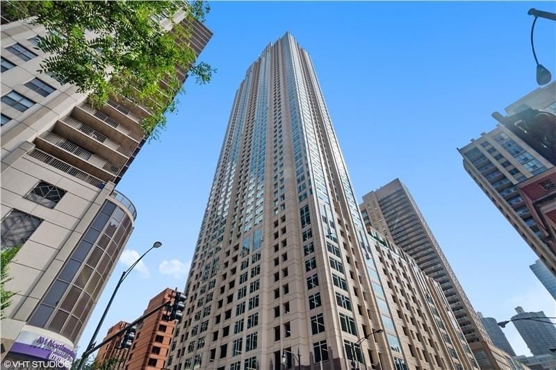 33 W Ontario Street #20I — Chicago, IL 60654