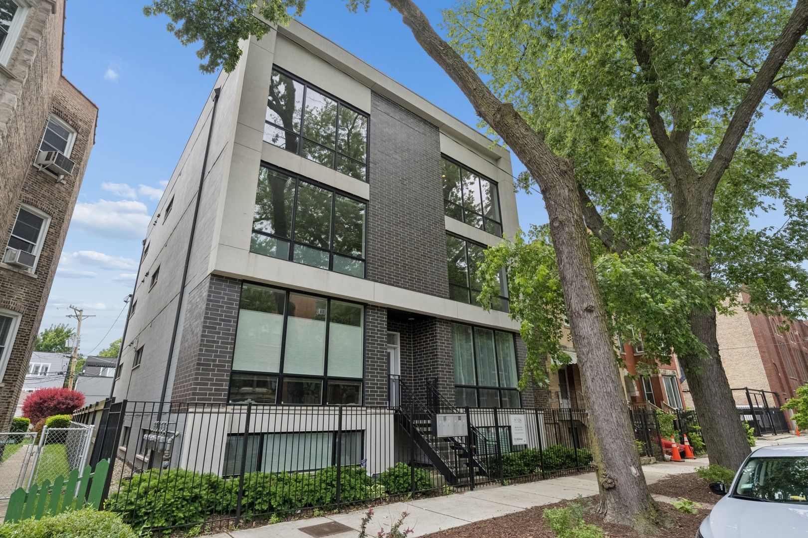 2733 W Hirsch Street #3W — Chicago, IL 60622