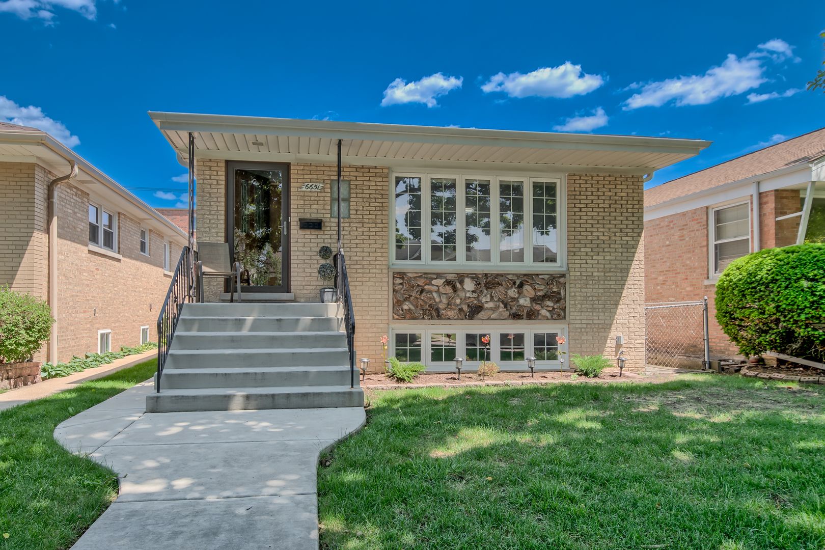 6651 N Oconto Avenue — Chicago, IL 60631