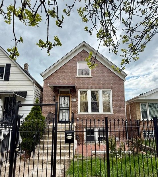 3439 S CLAREMONT Avenue — Chicago, IL 60608