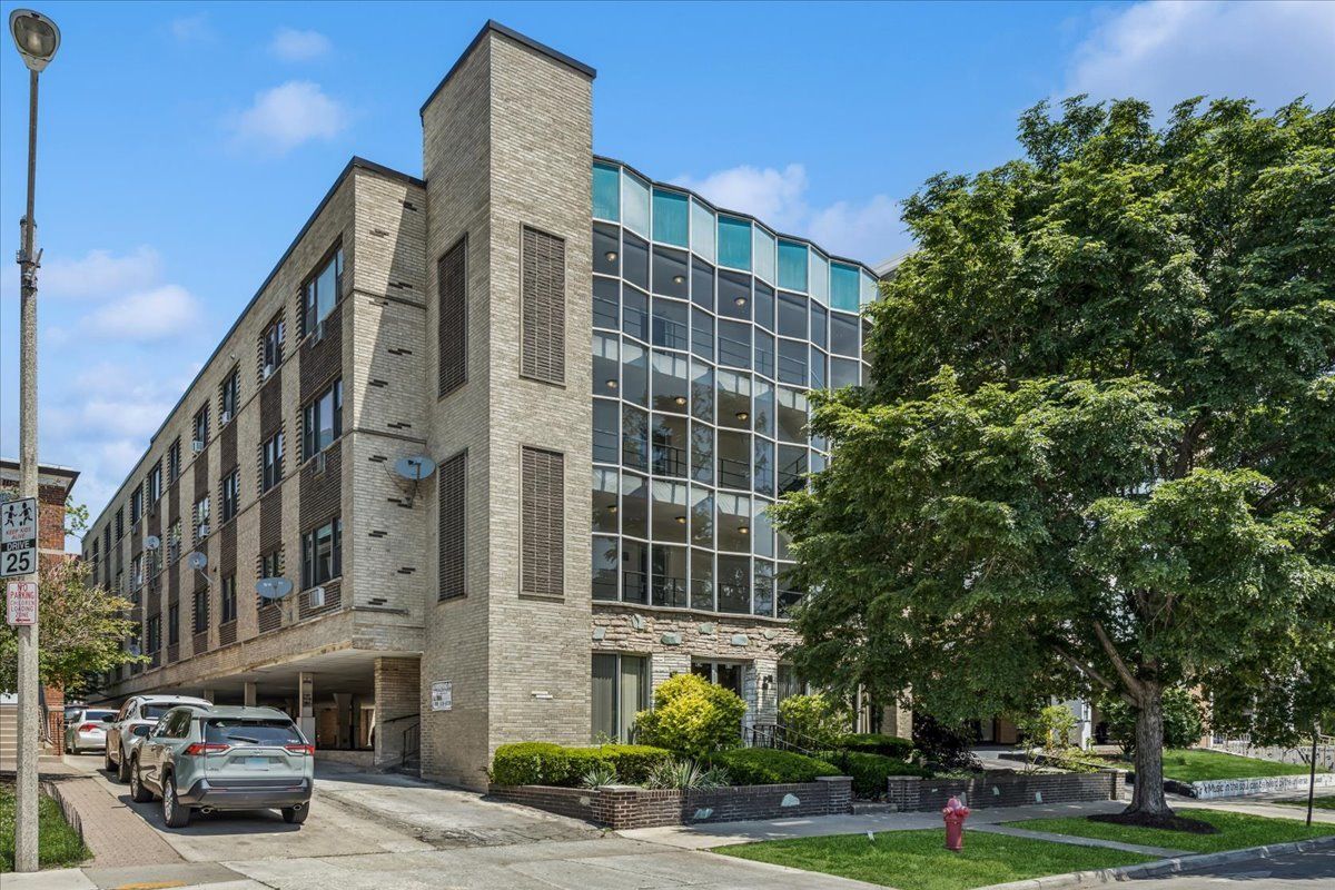 938 North Boulevard #201 — Oak Park, IL 60301