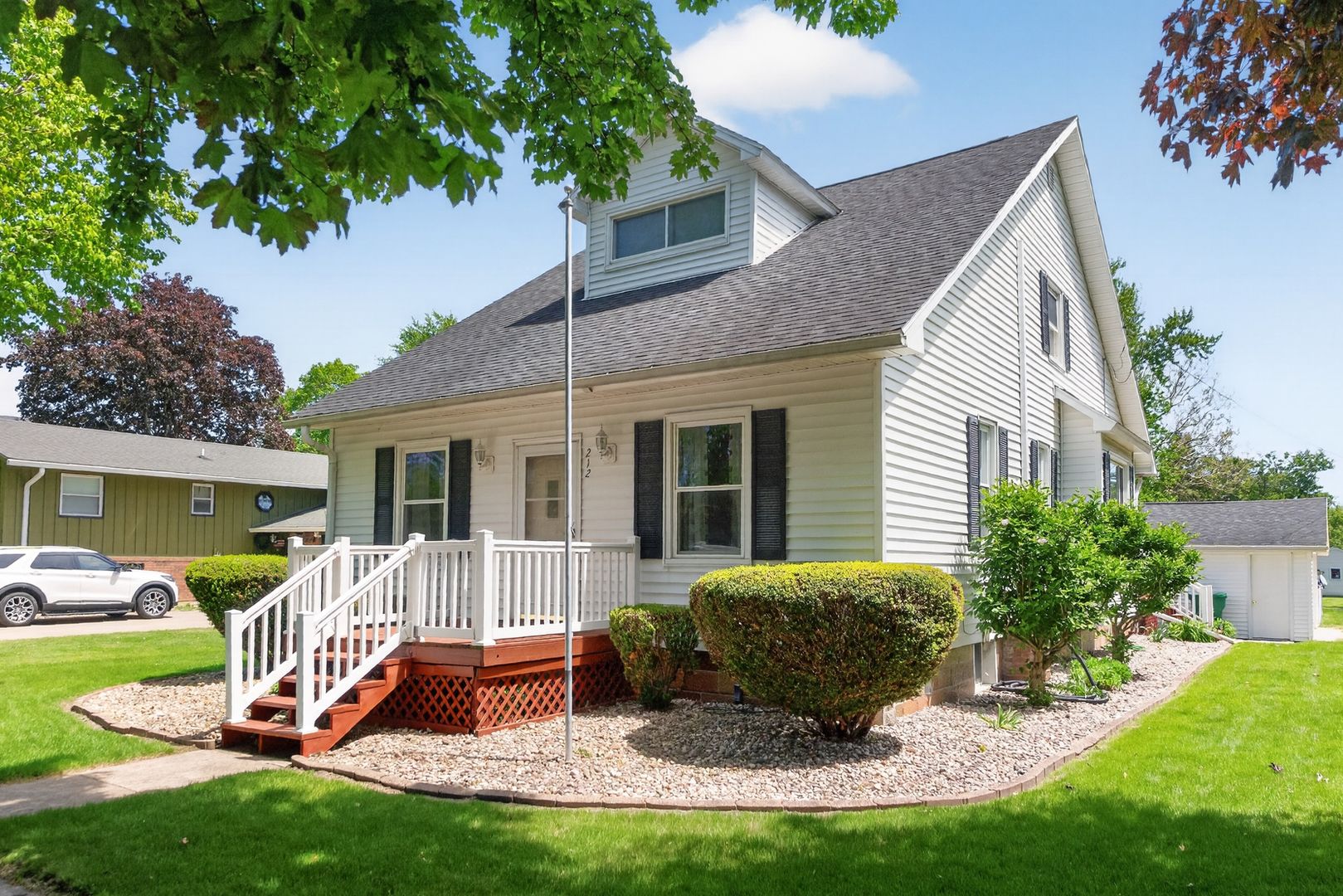 212 S Elm Street — Franklin Grove, IL 61031