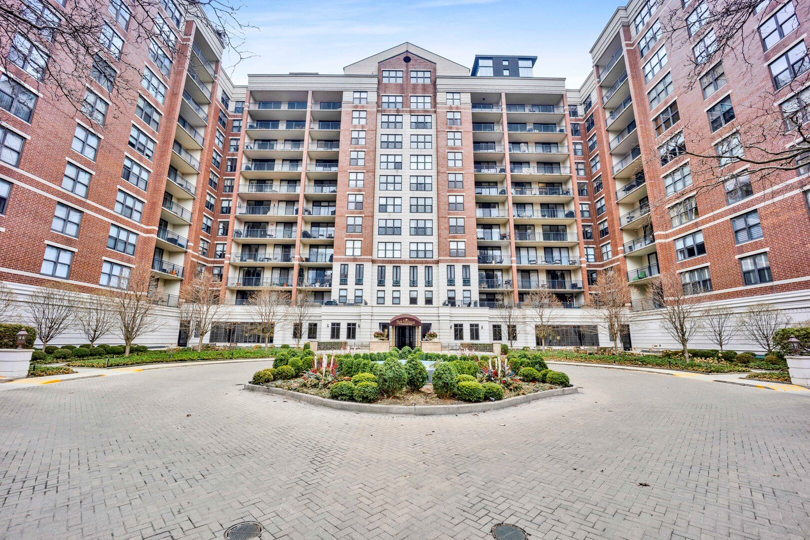 55 W DELAWARE Place #1120 — Chicago, IL 60610