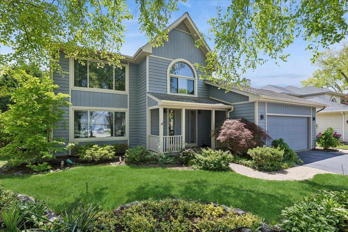 525 Newtown Drive — Buffalo Grove, IL 60089