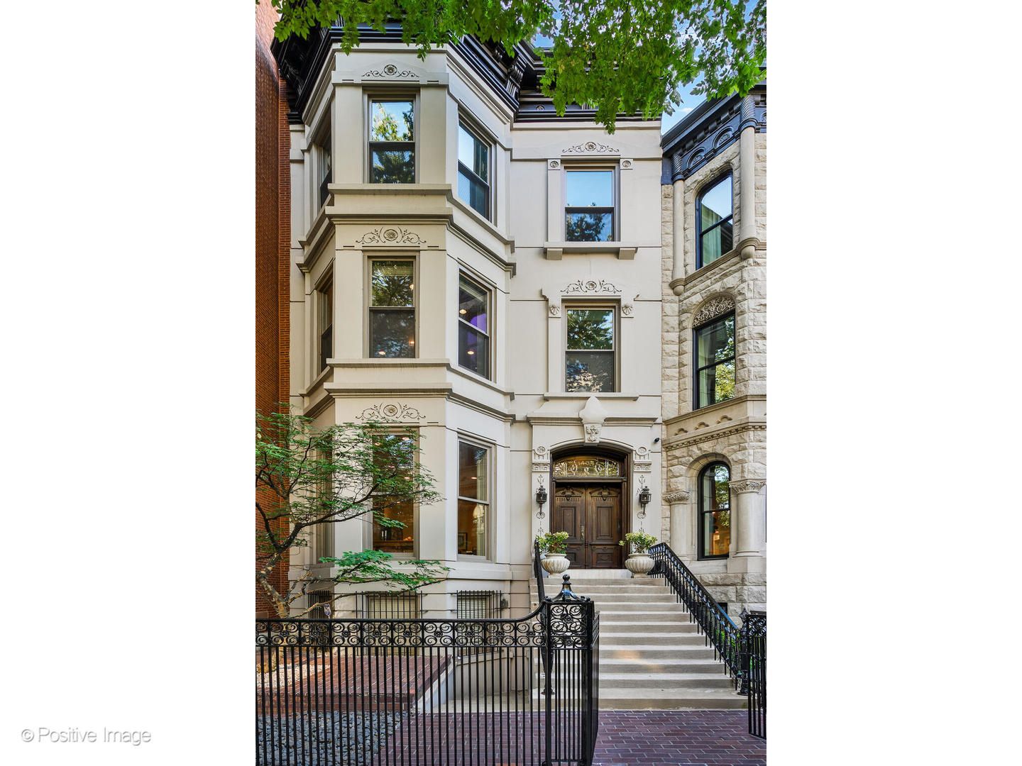 1434 N Dearborn Street — Chicago, IL 60610