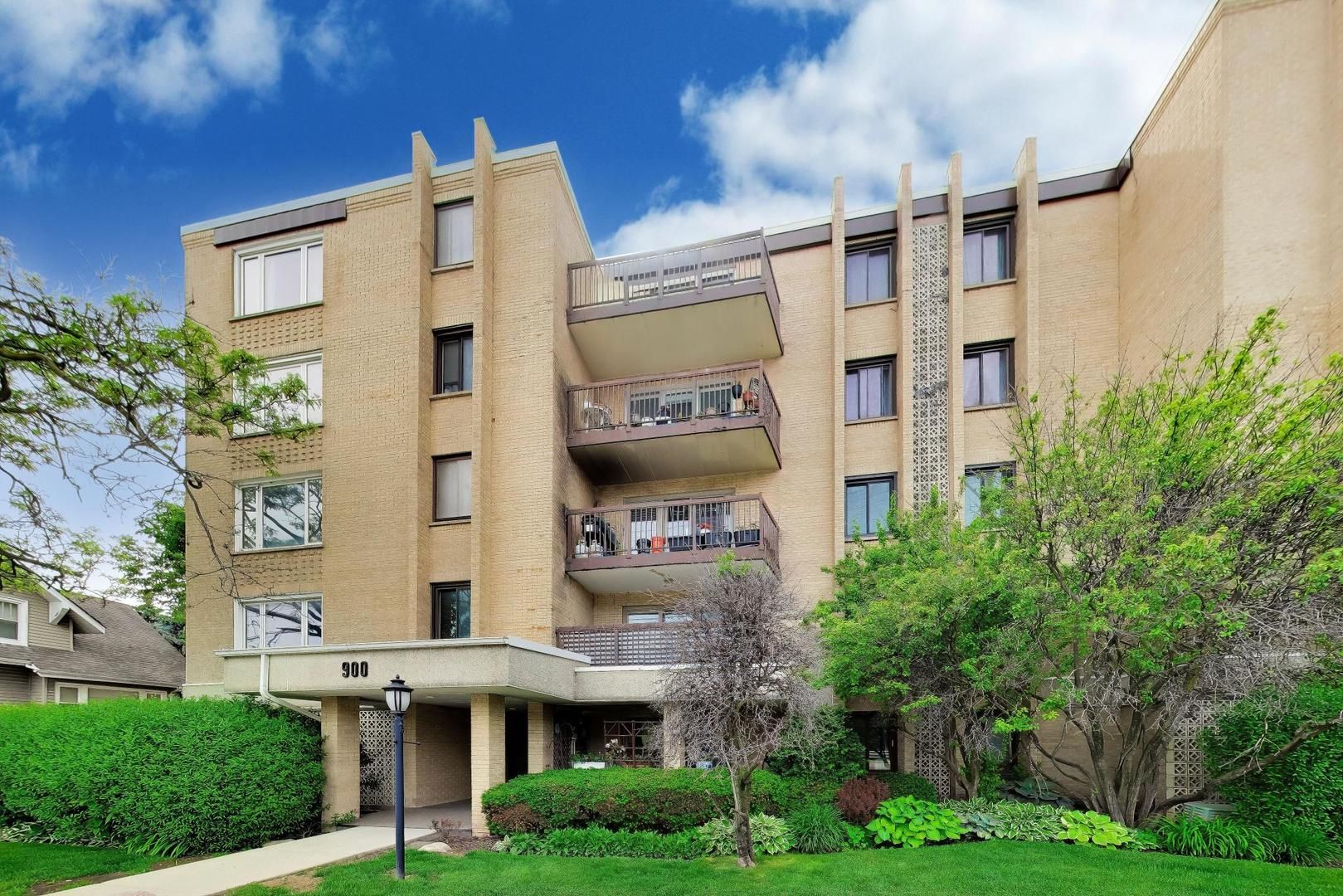 900 S River Road #4B — Des Plaines, IL 60016