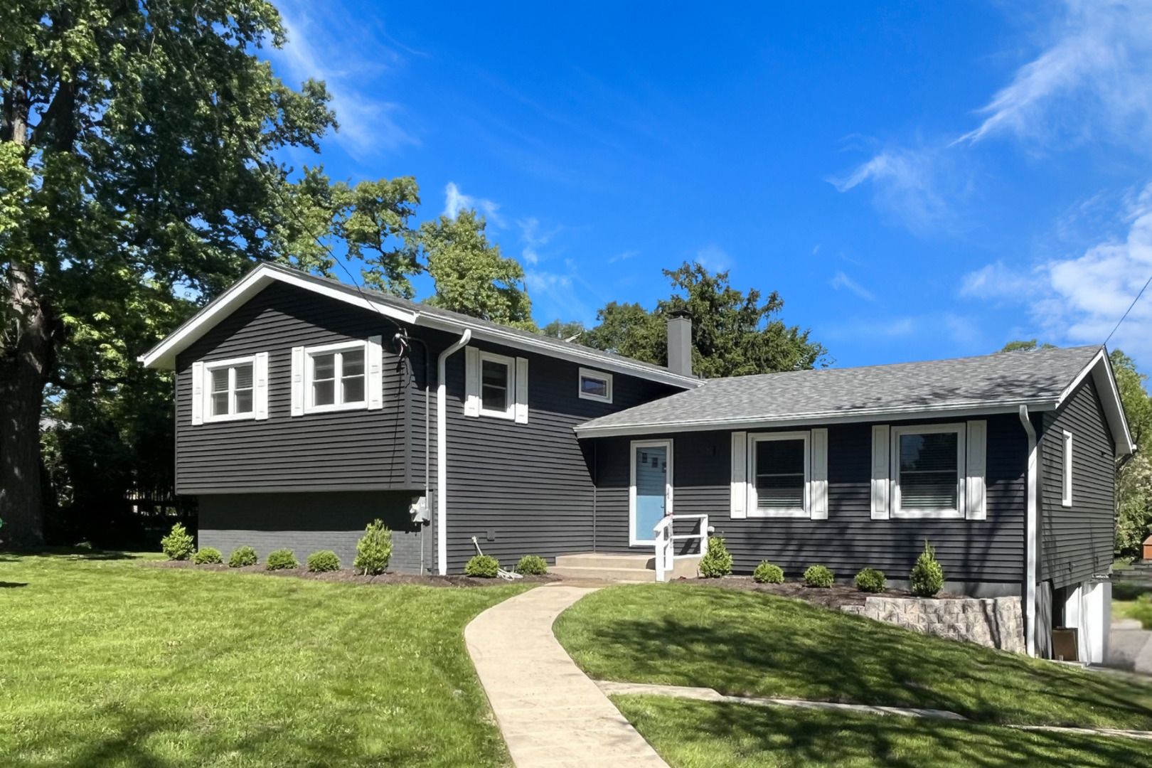 704 Plainfield Road — Downers Grove, IL 60516
