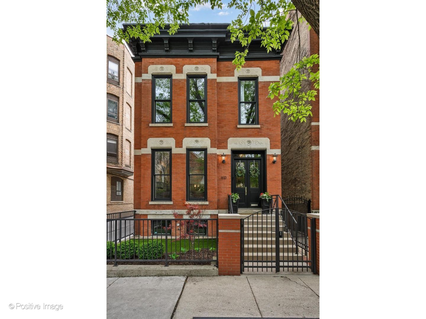 613 W Belden Avenue — Chicago, IL 60614