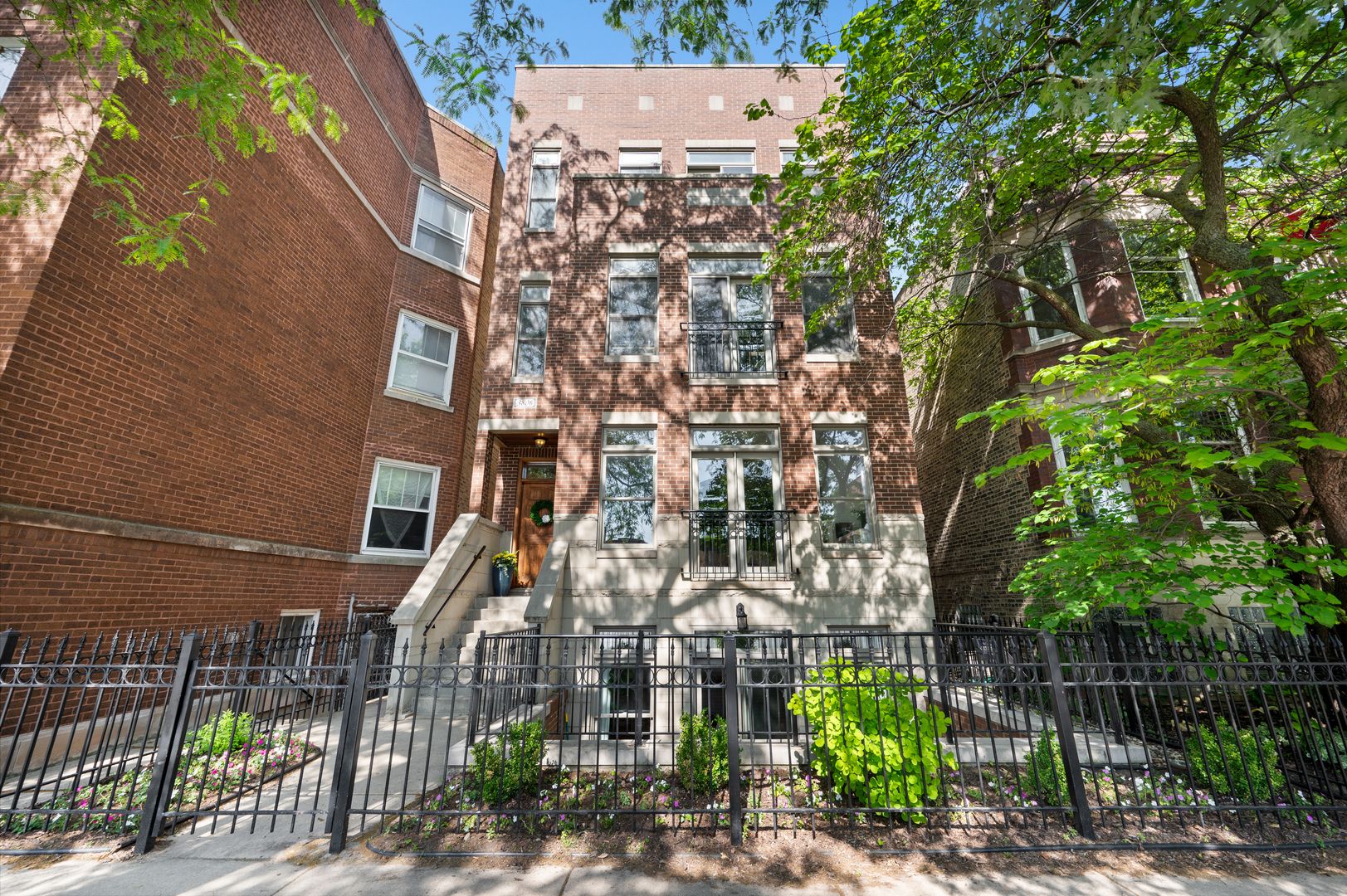 3806 N Damen Avenue #1 — Chicago, IL 60618