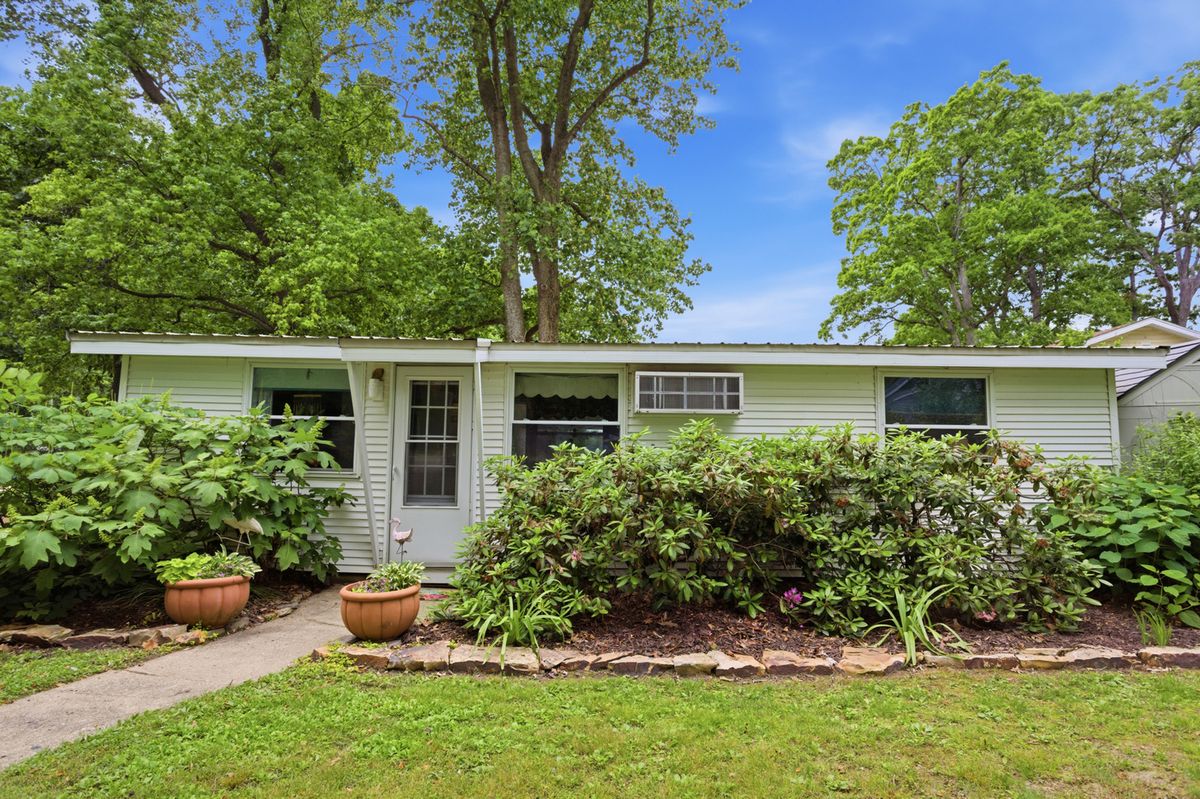 108 Shorts Drive, Neoga, IL 62447